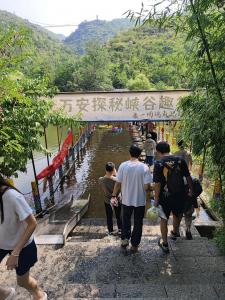 26年7月国内销售部万安峡谷团建
